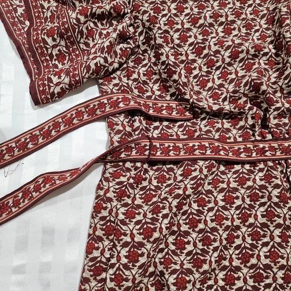 Floral Patterned Women's Top - Picture 4 of 10